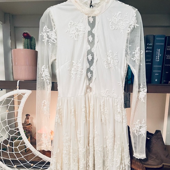 Ivory Lace mini dress womens - Picture 1 of 2